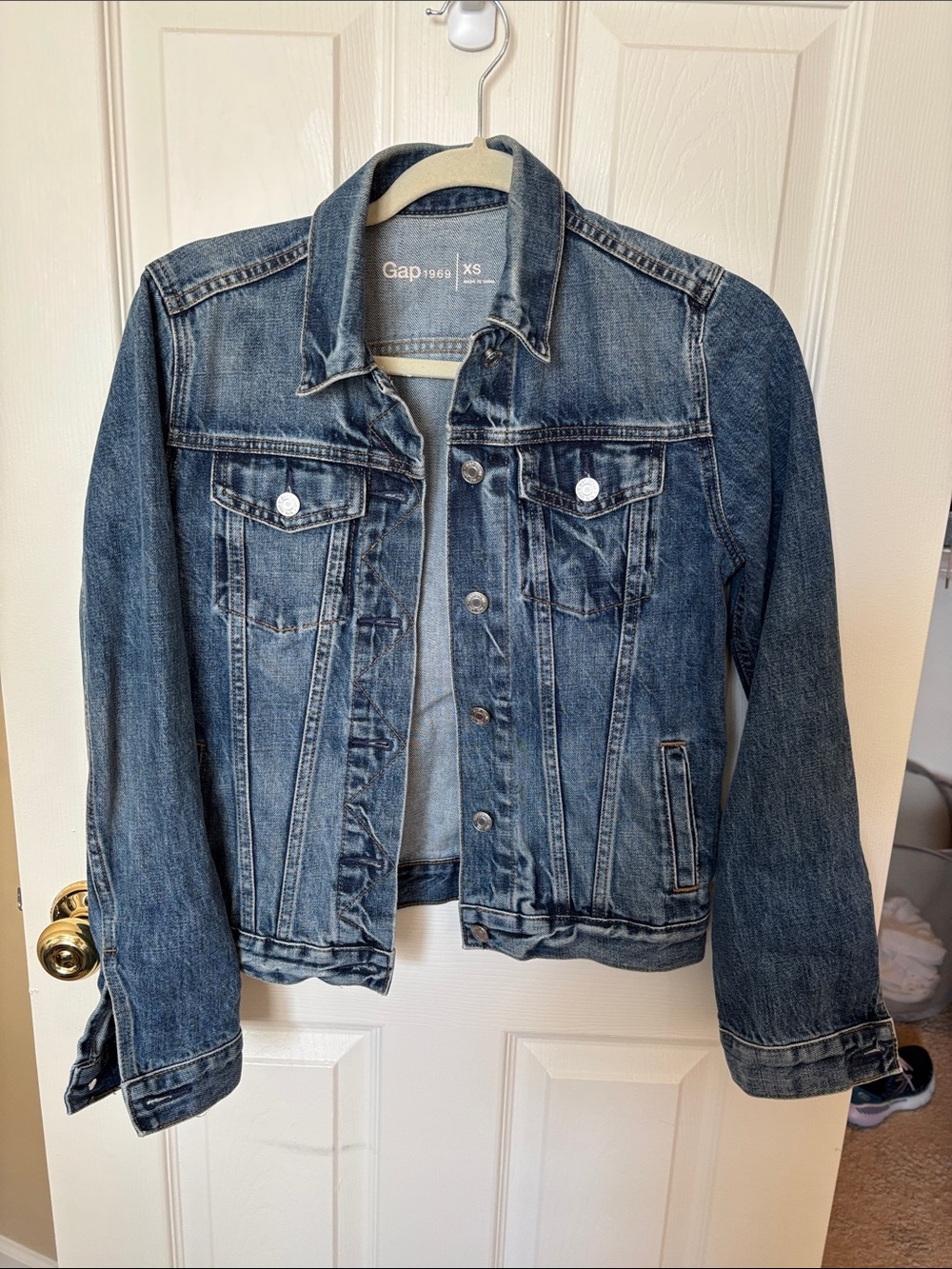 GAP Women's Classic Medium Blue Denim Jacket